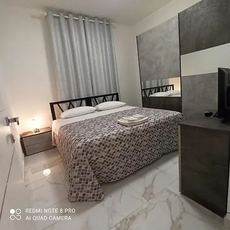 Apartman Esmeralda